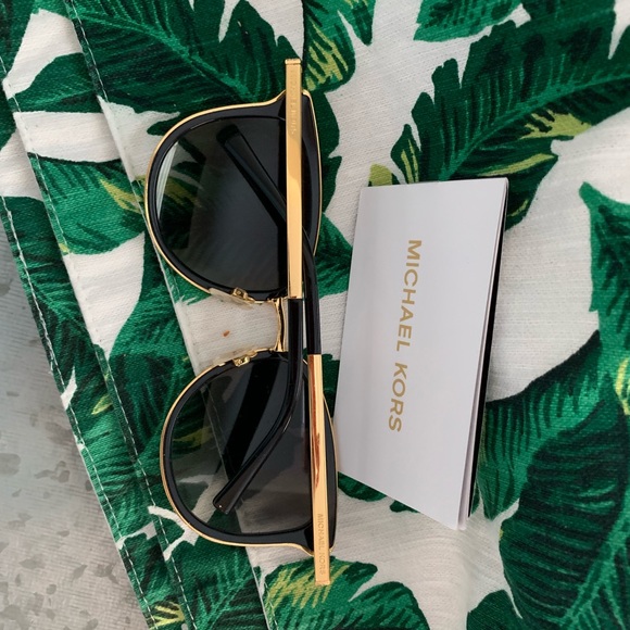 Michael Kors Adrianna shades - Picture 5 of 5